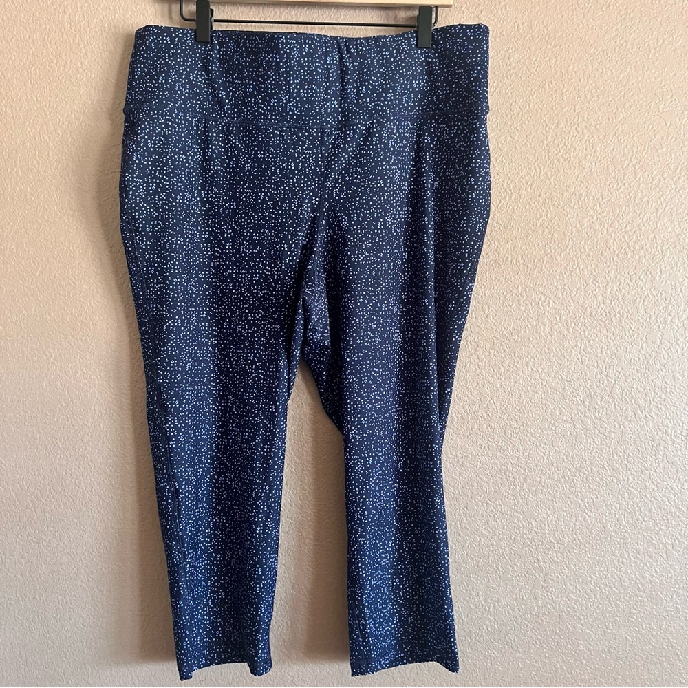 LIVI for Lane Bryant Blue Patterned Athleisure Capri Leggings Size 18/20